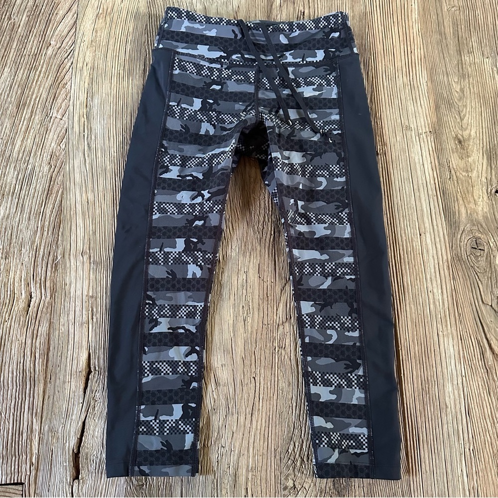 Nike Epic Lux Clash Camo Tight Fit Capri Length Women's Running Leggings Size S